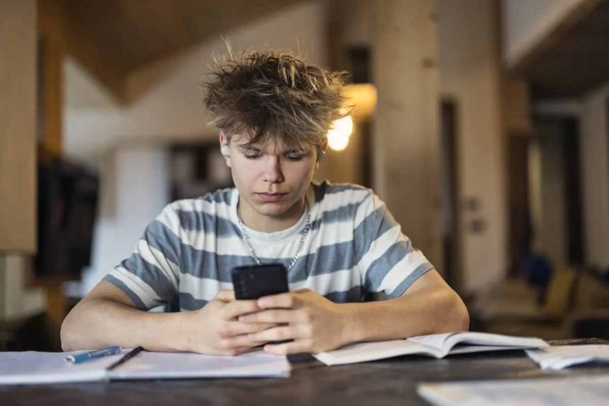What is the best way to write an expository essay for exams